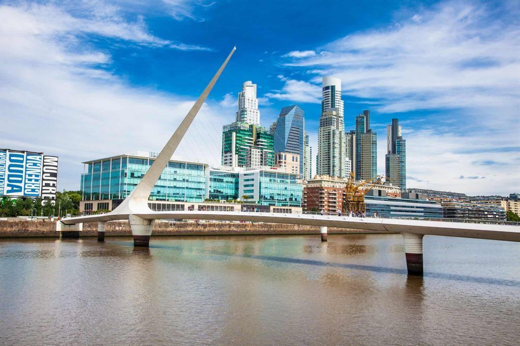 UN JOVEN MURIÓ AHOGADO EN PUERTO MADERO POR TIRARSE AL RÍO A BUSCAR UNA MOCHILA