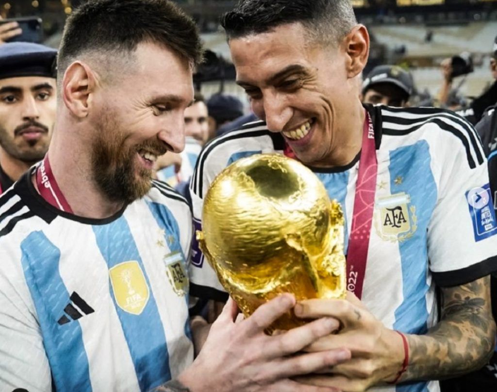 ¿MESSI FESTEJÓ EL MUNDIAL CON UNA COPA FALSA?