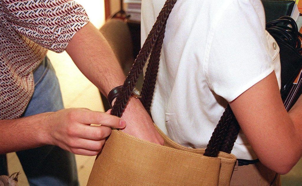 JESUS MARIA: LE ROBARON UNA CARTERA A UNA JOVEN DE 19 AÑOS, SE DEFENDIÓ Y REDUJO AL LADRÓN