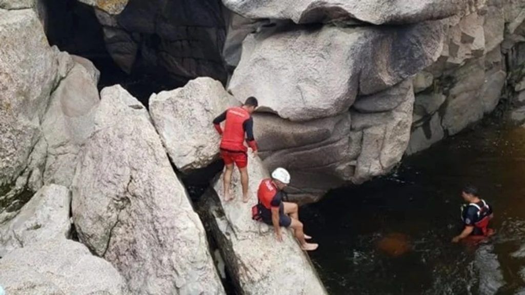 UN TURISTA DE 69 AÑOS MURIÓ AHOGADO EN UN BALNEARIO DE MINA CLAVERO