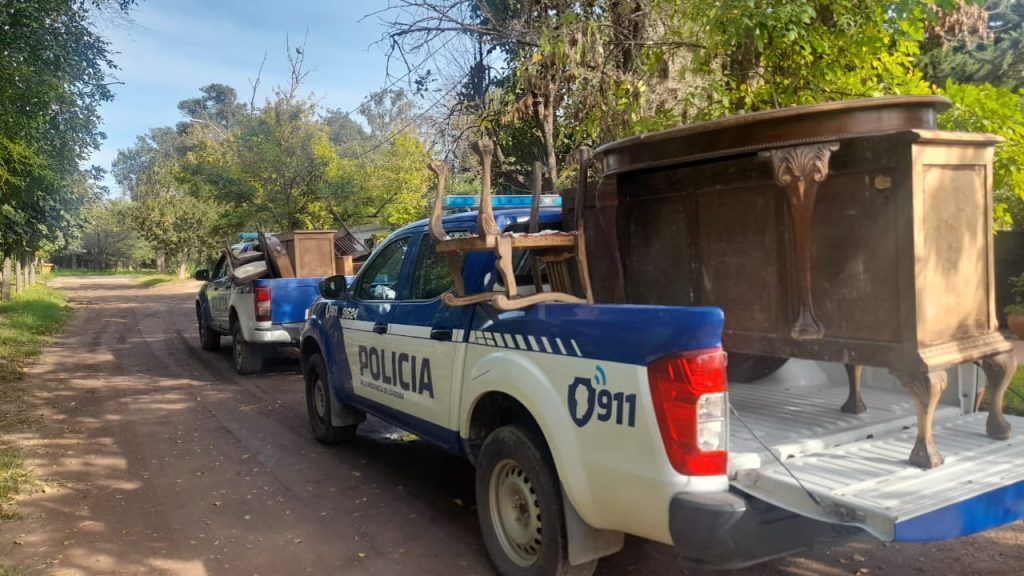 TOTORAL: LA POLICÍA RECUPERÓ MUEBLES ANTIGUOS ROBADOS A UN VECINO