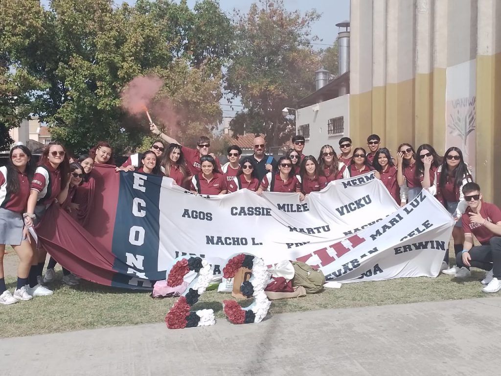 ¡HABLAMOS CON MARIA LUZ! LA ALUMNA DEL SARMIENTO QUE RECIBIÓ EL BUZO DE LA PROMO DE PARTE DE SUS COMPAÑEROS