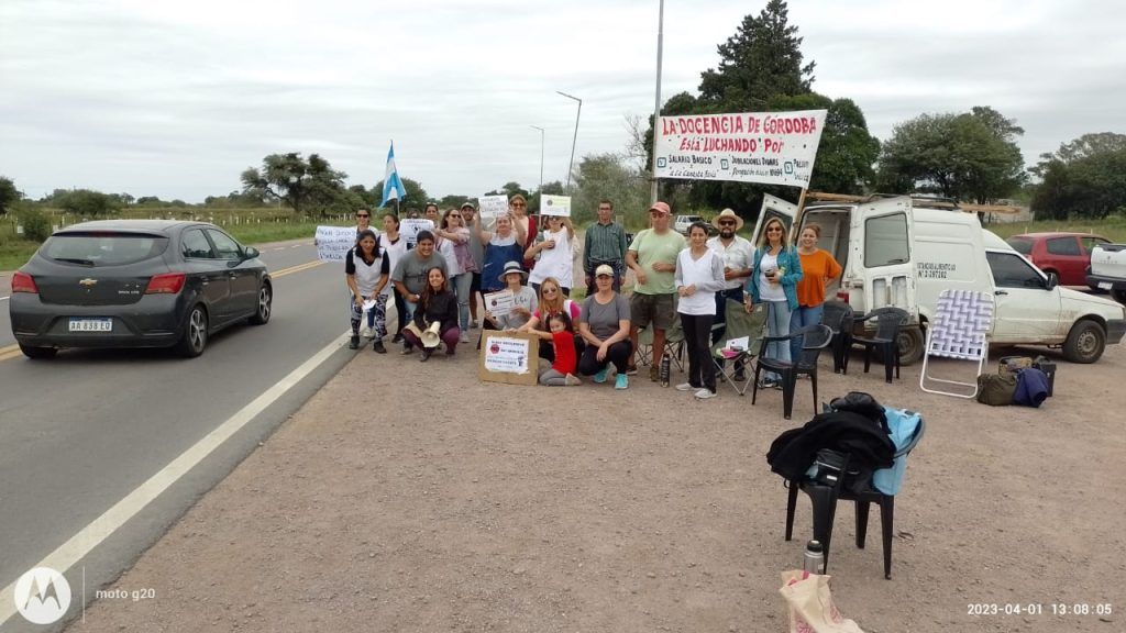 DOCENTES DEL NORTE DE CÓRDOBA SE MANIFIESTAN EN SANTA ELENA