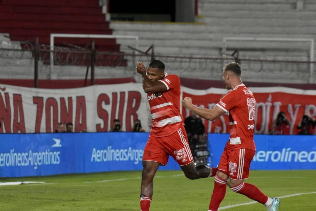 RIVER GOLEÓ A HURACAN Y SE AFIANZA EN LO MÁS ALTO DE LA TABLA