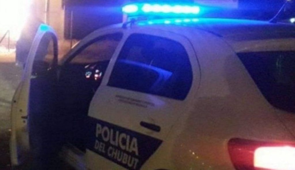 ESTABA EBRIO Y LE DIO UNA TROMPADA A UNA MUJER POLICIA