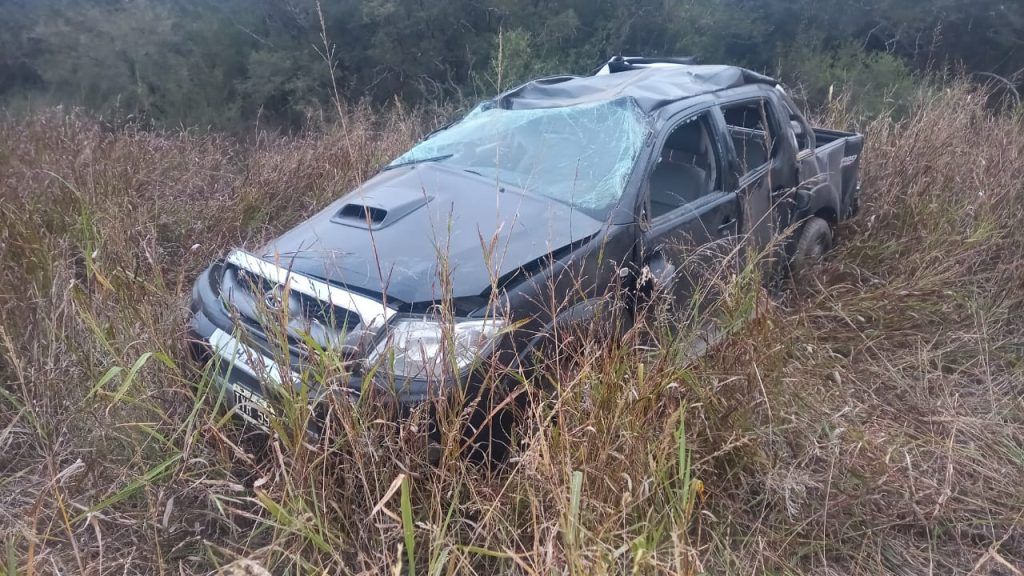 UNA CAMIONETA VOLCÓ CERCA DE CAÑADA DE LUQUE