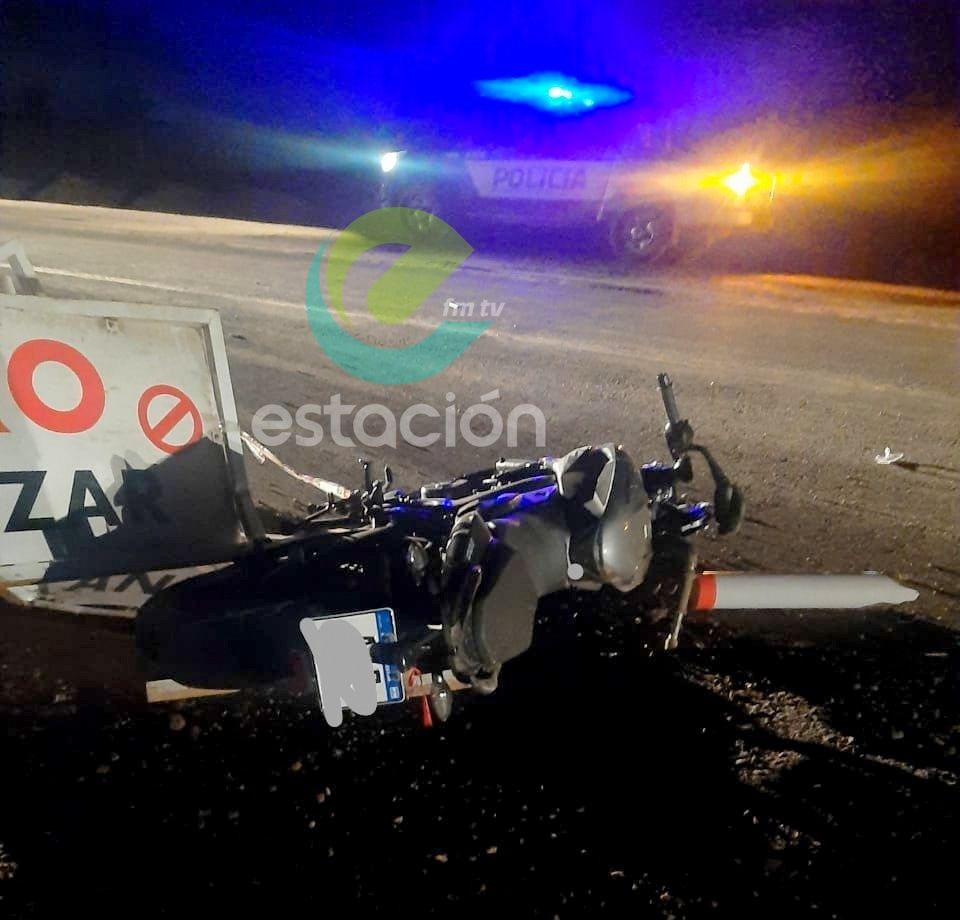 UN MOTOCICLISTA CHOCÓ CON LA SEÑALIZACIÓN DE LA NUEVA RUTA EN LA DORMIDA