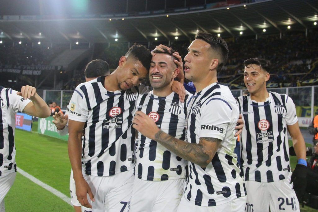 TALLERES VENCIÓ A ROSARIO CENTRAL CON UN TRIPLETE DE SANTOS