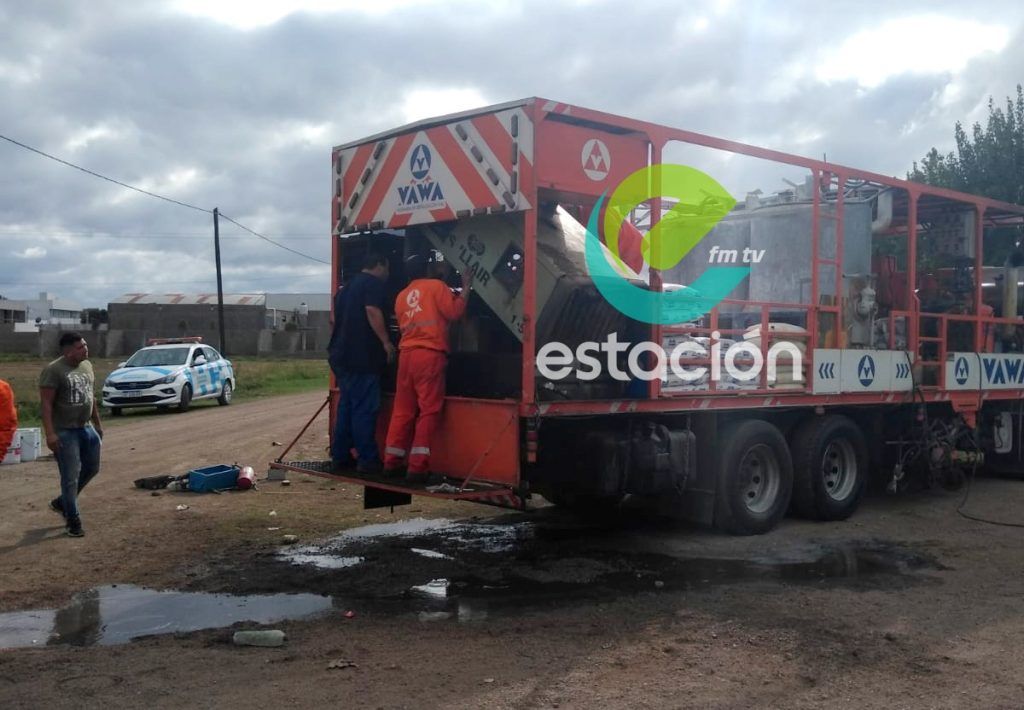 INCENDIO DE UN CAMIÓN QUE ESTABA REALIZANDO LA DEMARCACIÓN DE RUTA 16