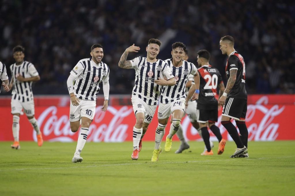 TALLERES LE GANÓ A RIVER CON GARRO COMO LA FIGURA DEL PARTIDO