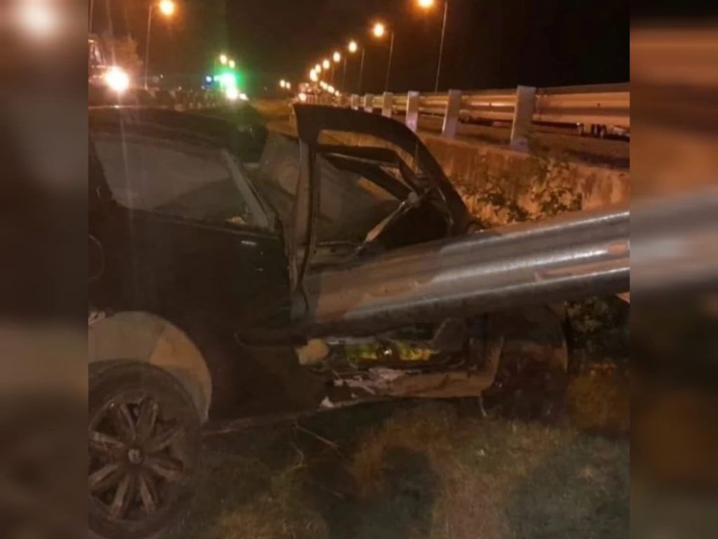 UN HOMBRE MURIÓ TRAS CAER SU AUTO EN UN DESAGÜE Y SER ATRAVESADO POR UN GUARDARRAÍL EN CÓRDOBA