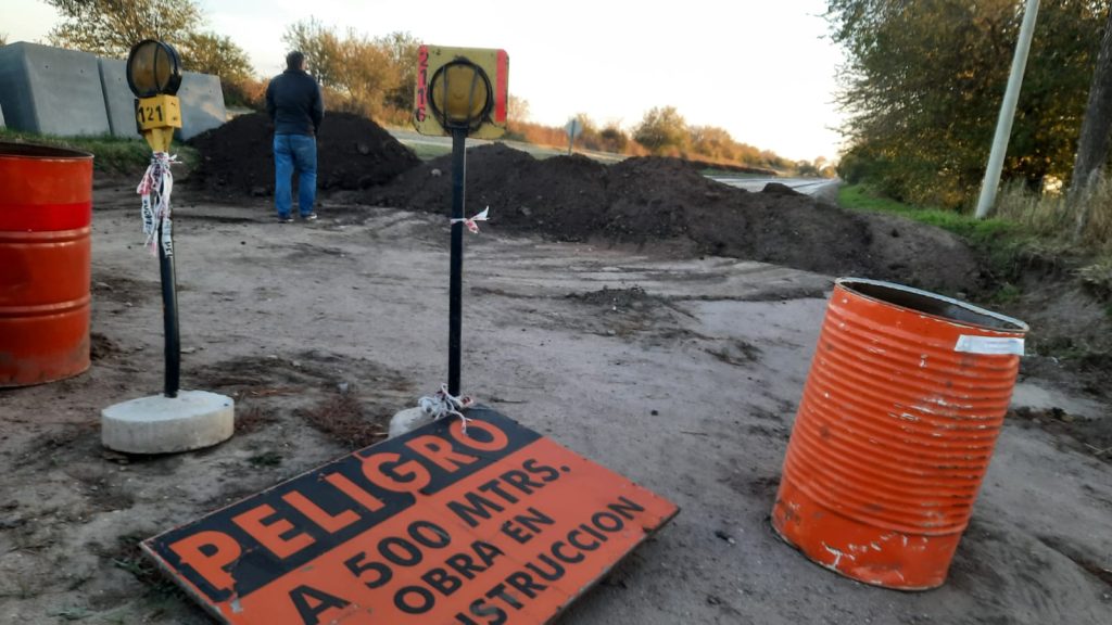 CORTE DE CALLES EN SINSACATE POR OBRAS DE PAVIMENTACIÓN