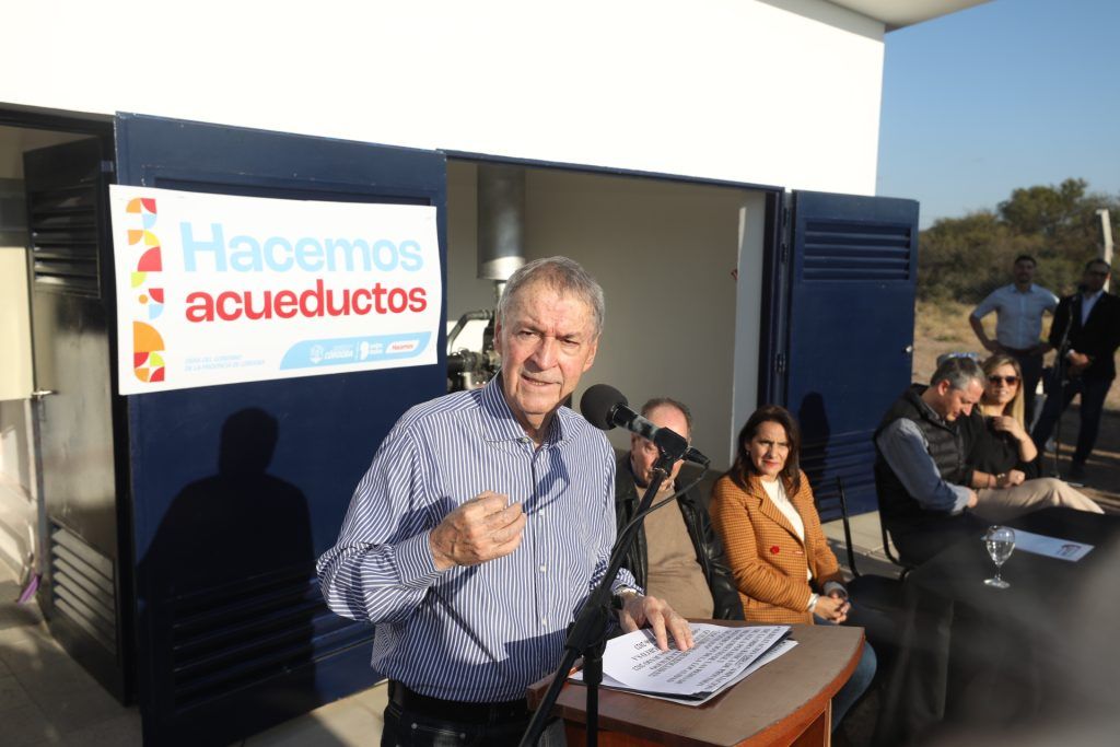EL GOBERNADOR HABILITÓ LA OBRA DE AGUA POTABLE EN QUILINO Y VILLA QUILINO