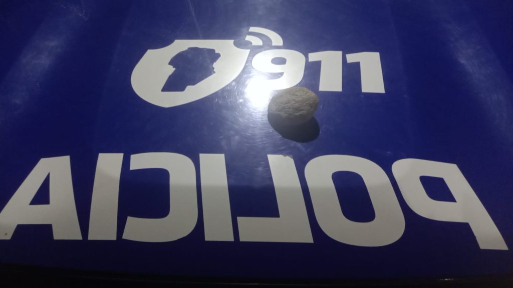 LA POLICÍA DETUVO A DOS MENORES Y SECUESTRÓ UNA PIEDRA, MIENTRAS QUE UN VECINO HIZO UN ARRESTO CIVIL TAMBIÉN A MENORES