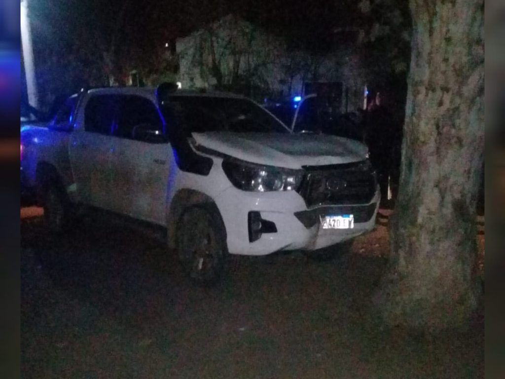 ROBÓ UNA CAMIONETA, LA CHOCÓ, ESCAPÓ A PIE Y TERMINÓ DETENIDO EN COLONIA CAROYA
