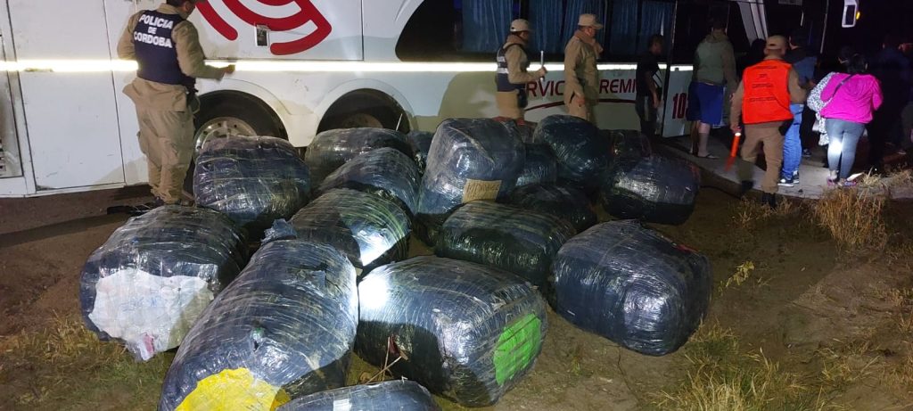 SECUESTRAN BULTOS DE MERCADERÍA POR 10 MILLONES DE PESOS DURANTE UN CONTROL EN RÍO SECO