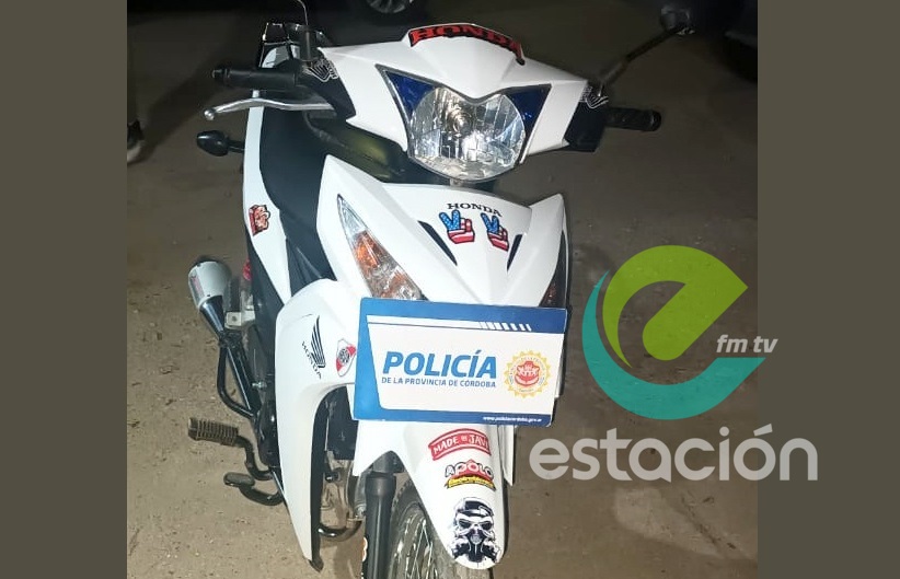 TRES DETENIDOS LUEGO CONTROLAR UNA MOTOCICLETA CON PEDIDO DE SECUESTRO