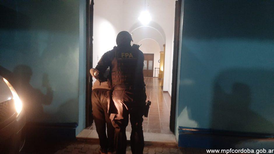 DEÁN FUNES: DOS DETENIDOS POR COMERCIALIZAR ESTUPEFACIENTES EN UNA ESCUELA NOCTURNA