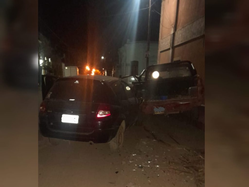 DEAN FUNES: DETIENEN A UN CONDUCTOR EBRIO QUE CHOCÓ UNA CAMIONETA ESTACIONADA