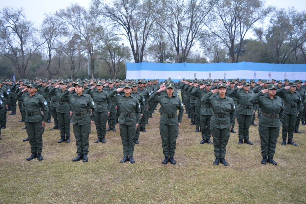 GENDARMES DE LA ESCUELA DE JESUS MARÍA JURARON FIDELIDAD A LA BANDERA EN UN EMOTIVO ACTO