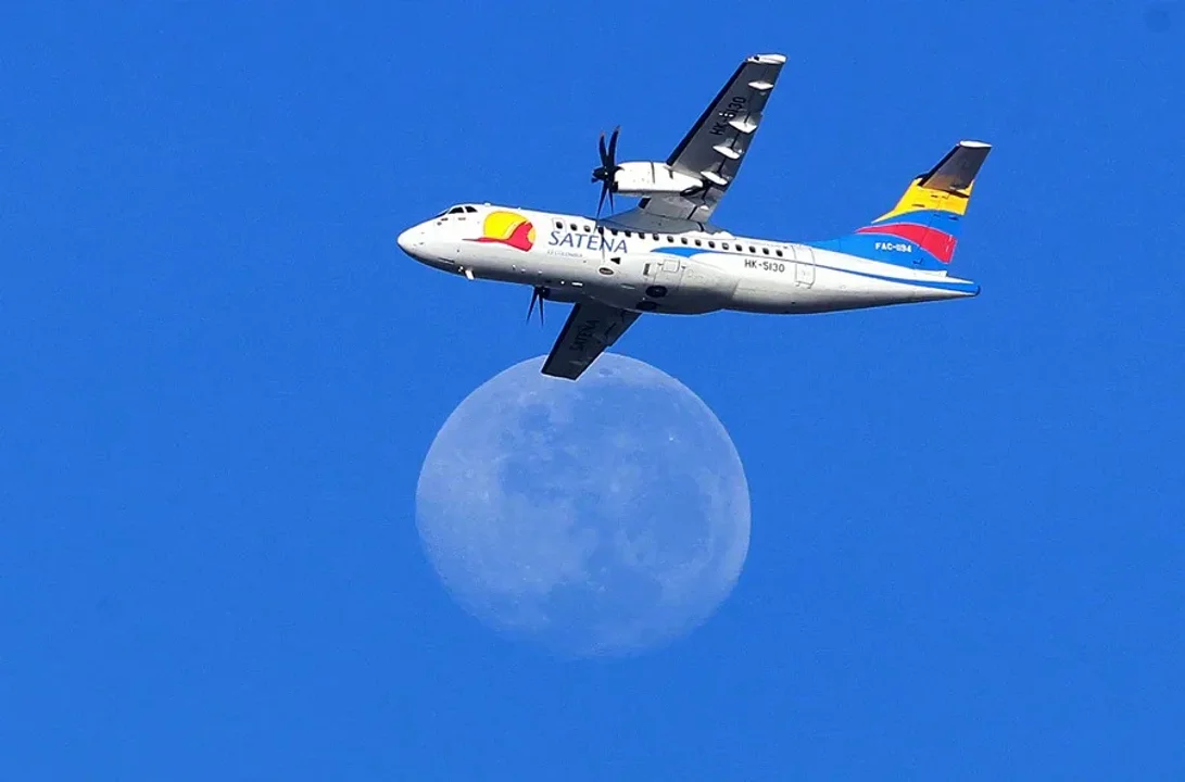 TRAGEDIA AEREA EN COLOMBIA: SE ESTRELLÓ UN AVIÓN CON 15 PERSONAS A BORDO Un avión de la compañía Satena. EFE/Mauricio Dueñas Castañeda.