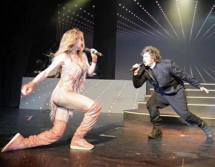 VIDEO: EL PRESIDENTE CANTÓ “EL ROCK DEL GATO” JUNTO A FÁTIMA FLOREZ EN MAR DEL PLATA