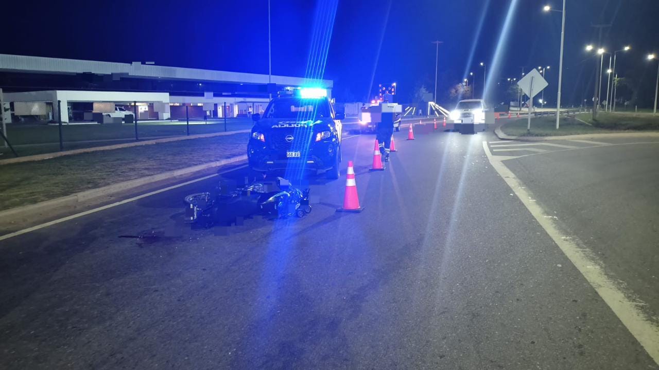 UN JOVEN HERIDO TRAS CHOQUE ENTRE MOTO Y UN UTILITARIO EN COLONIA CAROYA