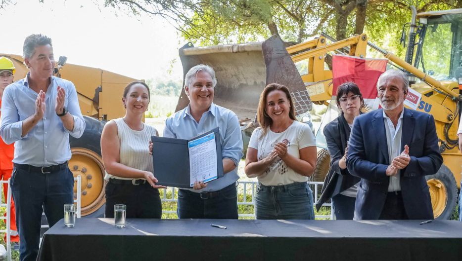TINOCO Y COLONIA CAROYA QUEDARÁN UNIDAS POR ASFALTO