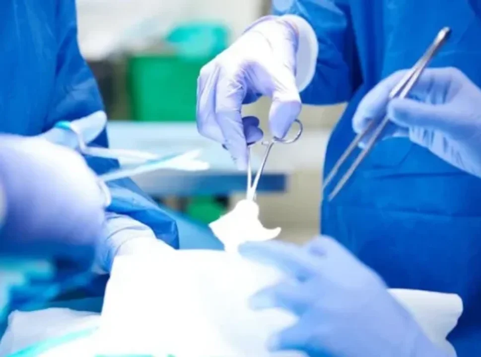 INDEMNIZAN A UNA MUJER A DIEZ AÑOS DE UNA CESÁREA EN LA QUE LE DEJARON UNA GASA EN EL CUERPO