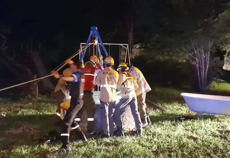 UN HOMBRE SE LANZÓ DENTRO DE UN ALJIBE PARA SALVAR A SU HIJA EN COSQUÍN