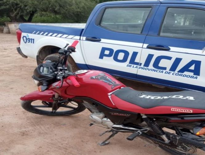 DETENIDO EN CRUZ DEL EJE TRAS RESISTIRSE A LA AUTORIDAD Y CONTAR CON PEDIDO DE CAPTURA