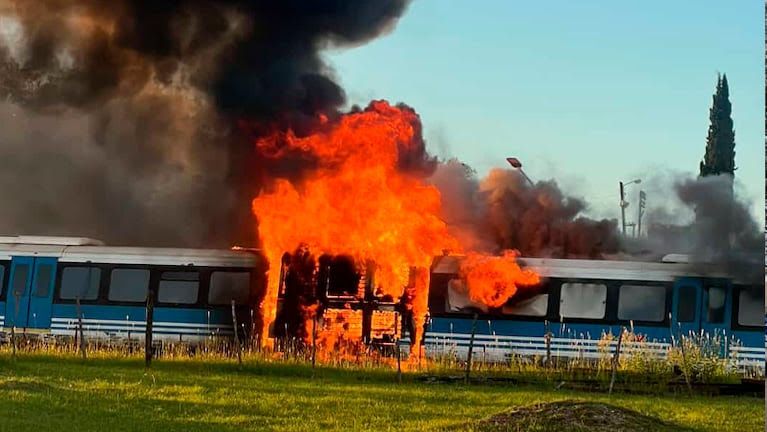SE INCENDIÓ EL TREN DE LAS SIERRAS EN CALERA