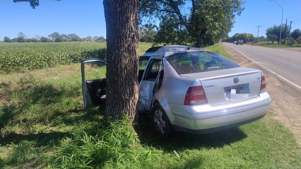 UN HOMBRE RESULTÓ HERIDO TRAS CHOCAR CONTRA UN ÁRBOL EN LA RUTA A-174