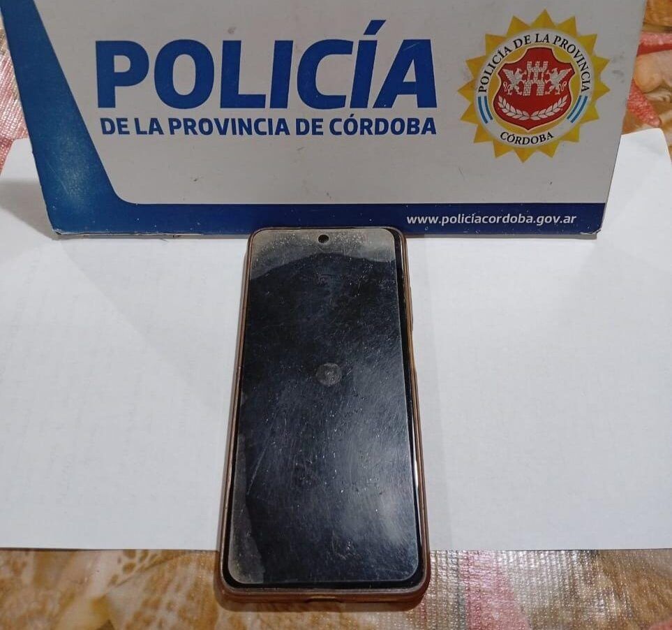 SECUESTRAN UN TELÉFONO POR EL ROBO EN GUAYASCATE