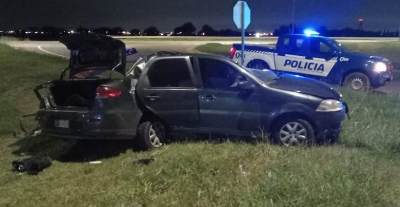TRAGEDIA EN CÓRDOBA: DOS JÓVENES MUERTOS TRAS UN VIOLENTO CHOQUE CONTRA UN POSTE