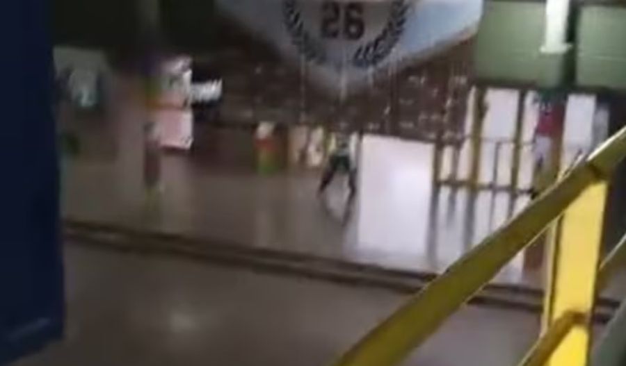 EL ESCALOFRIANTE VIDEO DEL ATAQUE DENTRO DE LA ESCUELA DE SAN CRISTÓBAL
