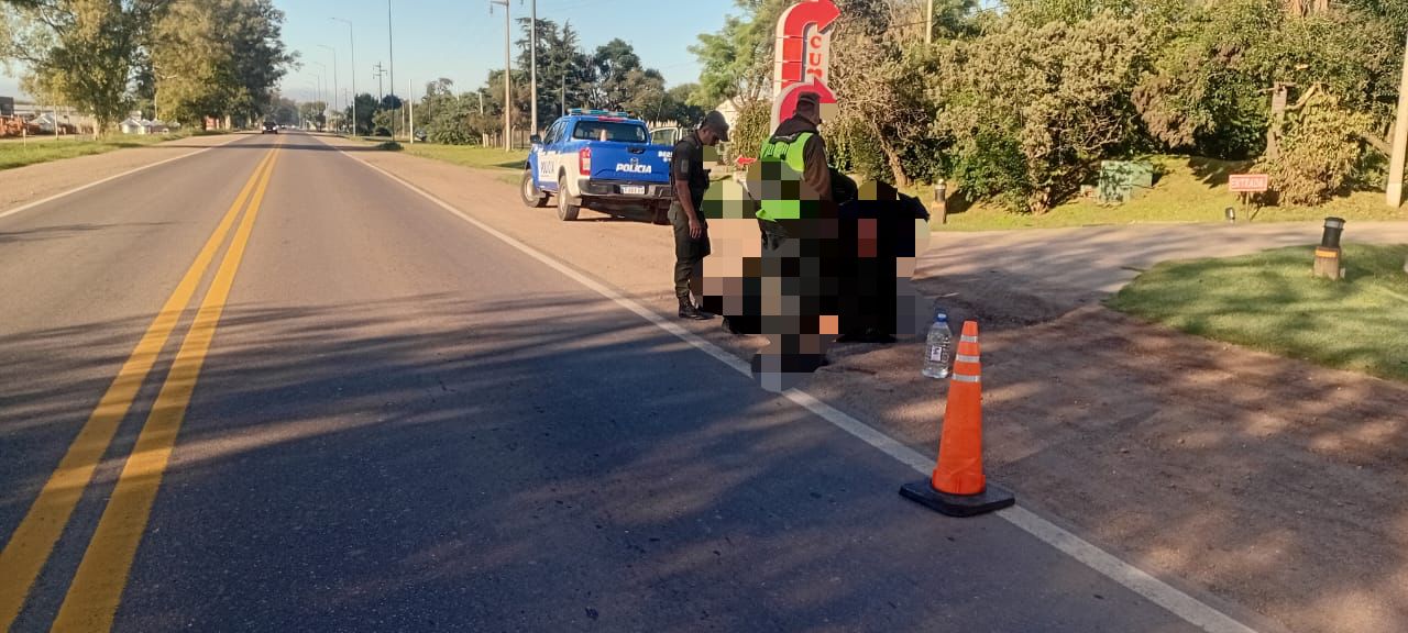 RESCATARON A UNA MUJER HALLADA INCONSCIENTE A LA VERA DE LA RUTA 9 EN SINSACATE