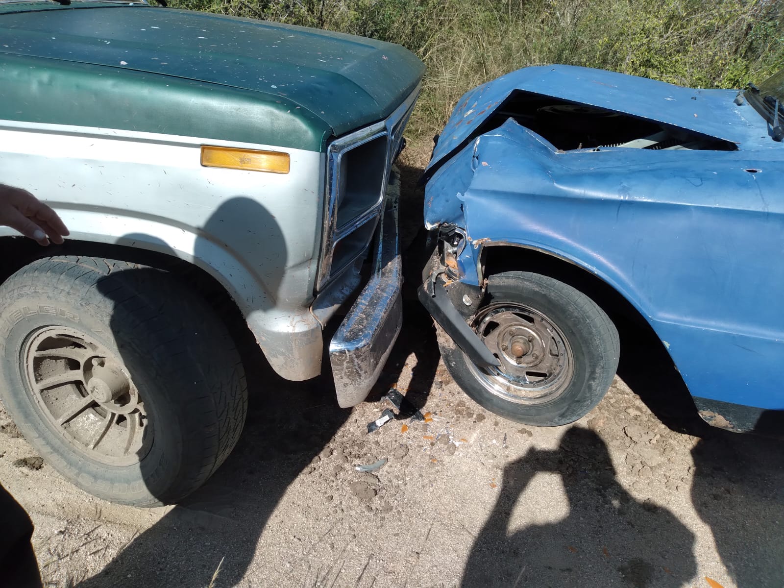 CHOQUE FRONTAL ENTRE DOS VEHÍCULOS EN UN CAMINO RURAL DE LAS PEÑAS DEJÓ UNA MUJER LESIONADA