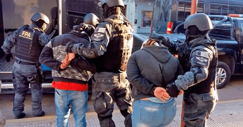 CÓRDOBA: INTENTARON ROBAR CON UNA RÉPLICA DE ARMA DE FUEGO Y QUEDARON DETENIDOS POR LA FPA