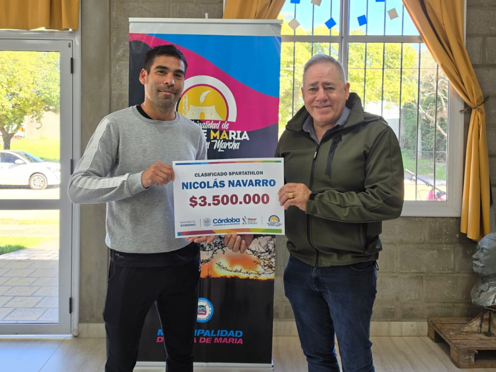 RIO SECO: ENTREGARON UNA IMPORTANTE AYUDA ECONÓMICA AL ATLETA FACU NAVARRO PARA EL SPARTATHLON