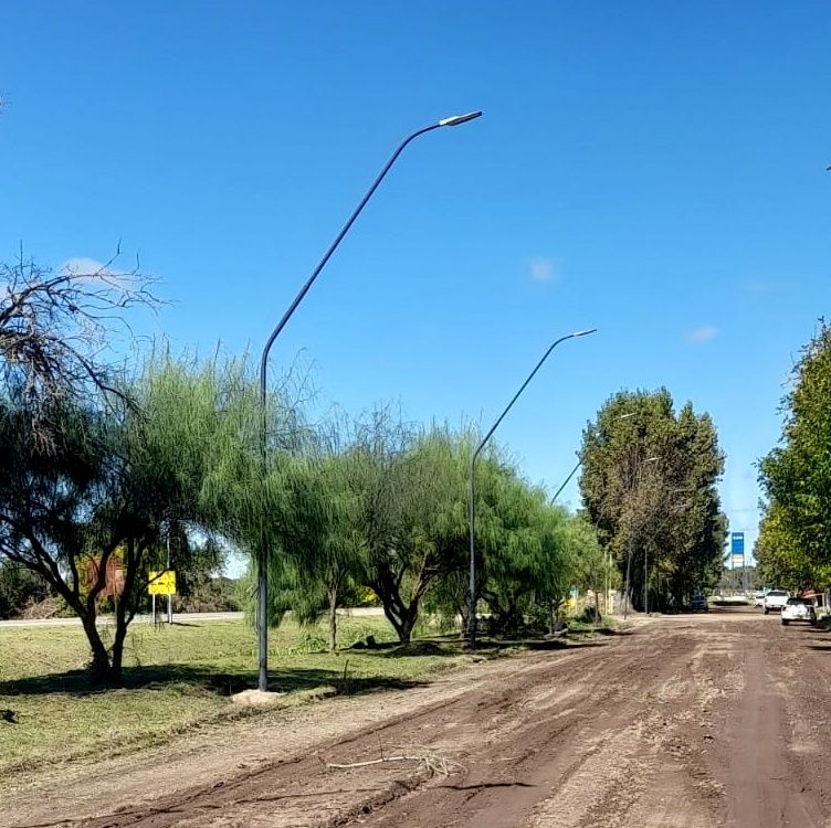 AVANZA LA OBRA DE ILUMINACIÓN DE LA COLECTORA EN LA DORMIDA