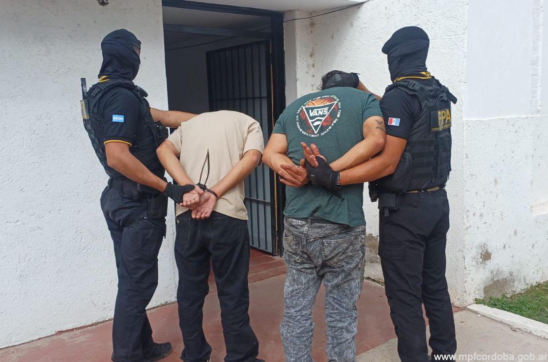 CRUZ DEL EJE: LA FPA INCAUTÓ DROGAS EN INMEDIACIONES A LA CÁRCEL Y DETUVO A DOS HOMBRES