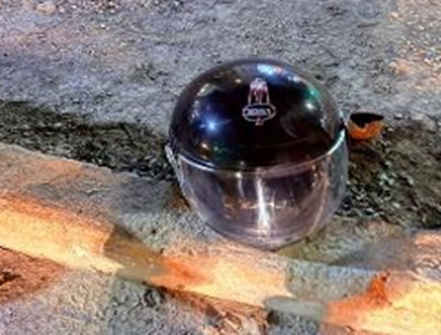 DOS JÓVENES DETENIDOS TRAS ROBAR UN CASCO Y CHOCAR DURANTE LA FUGA EN CRUZ DEL EJE