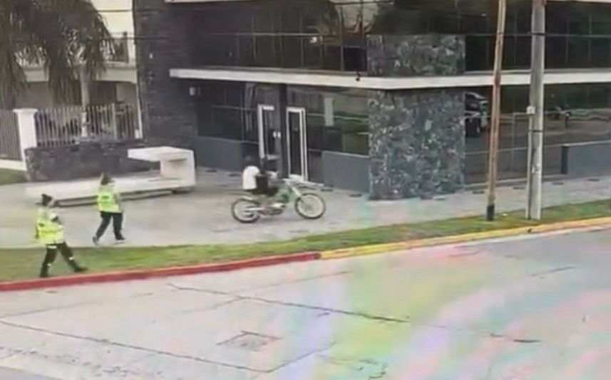 UN ADOLESCENTE SIN LICENCIA NI SEGURO SEMBRÓ EL CAOS EN LAS CALLES DE JESUS MARÍA Y TERMINÓ CON SU MOTO INCAUTADA