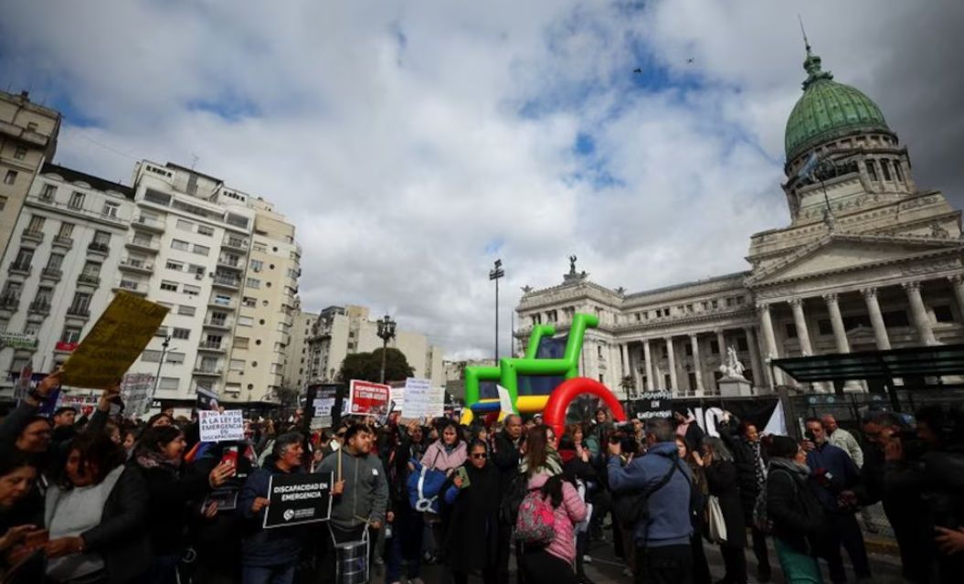 EL GOBIERNO ENVIÓ AL CONGRESO UN PROYECTO QUE IMPONE EL REEMPADRONAMIENTO OBLIGATORIO Y RECORTA BENEFICIOS POR DISCAPACIDAD