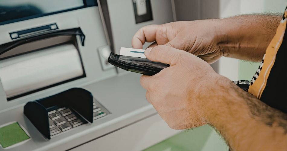 CONDENAN A UN BANCO EN CÓRDOBA POR NO EVITAR EXTRACCIONES TRAS EL ROBO DE UNA TARJETA