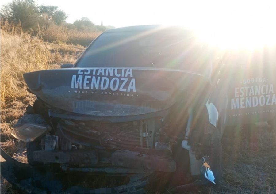 SE LES FRENÓ DE GOLPE UN COLECTIVO Y DOS VEHICULOS TERMINARON CHOCANDO EN VILLA SANTA ROSA