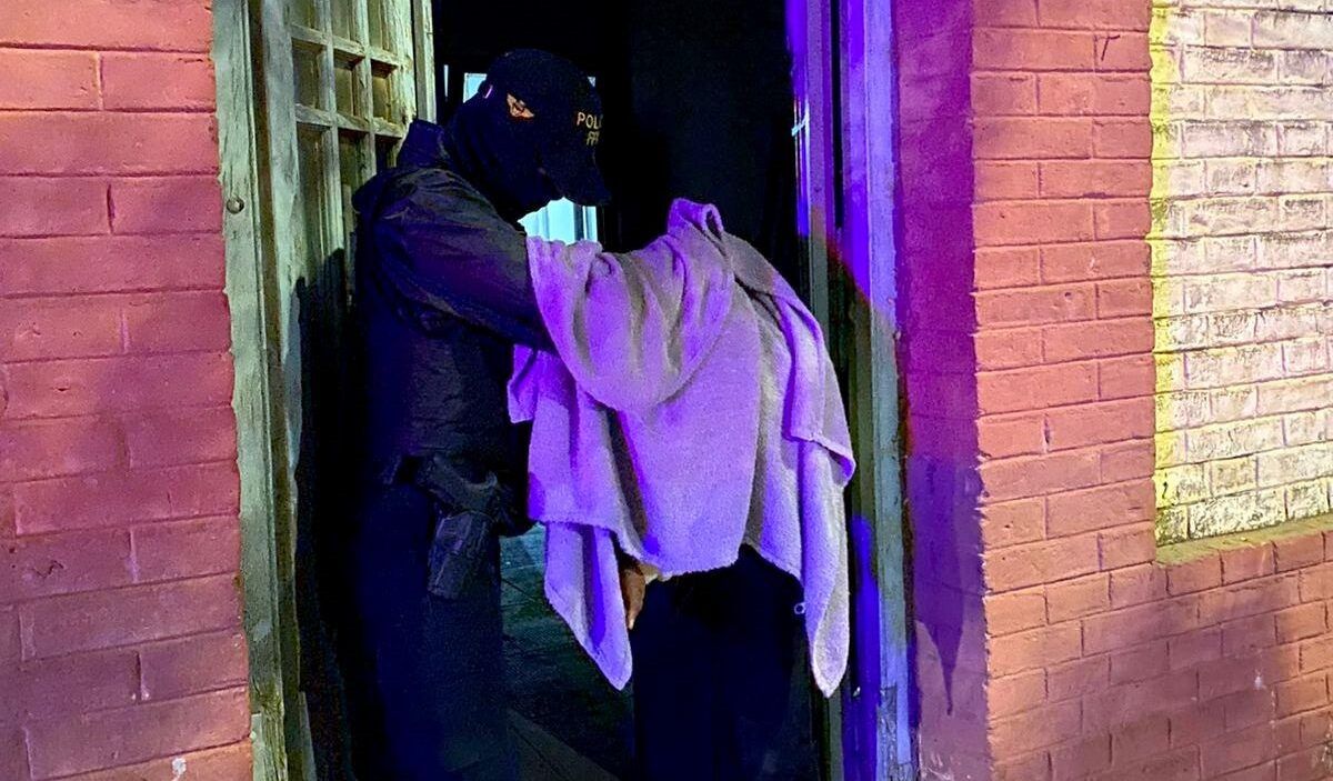DETUVIERON A UNA JOVEN POR VENTA DE DROGAS EN LAS ARRIAS