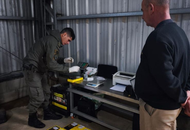 GENDARMERÍA INCINERÓ MÁS DE 500 KILOS DE COCAÍNA TRAS OPERATIVO DE SEGURIDAD