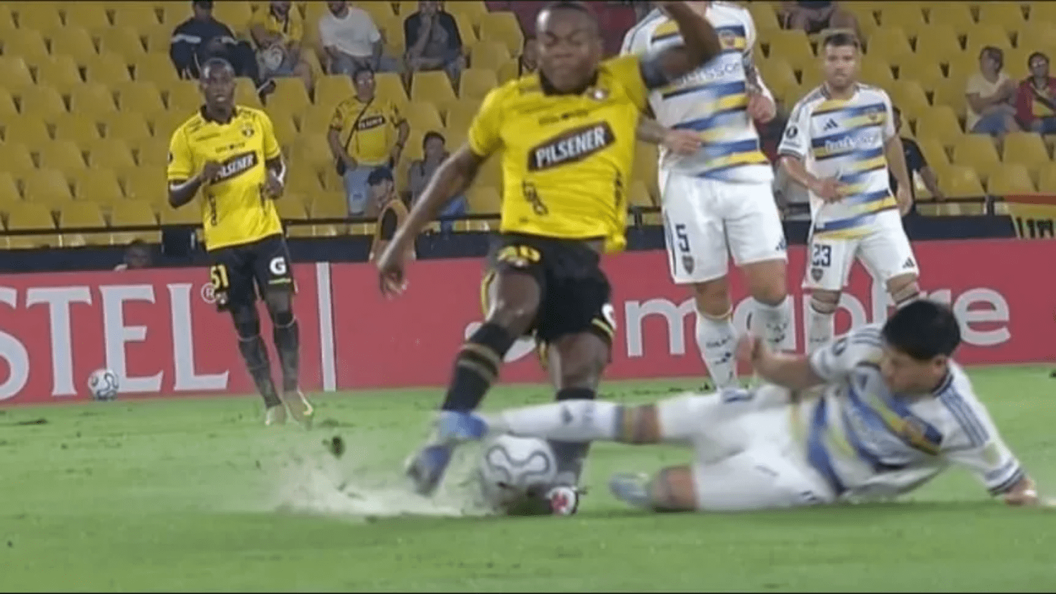 COPA LIBERTADORES: BOCA TROPEZÓ EN ECUADOR Y SE COMPLICA